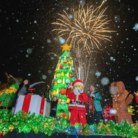 LEGO® Christmas Tree at Merlin Entertainments’ LEGOLAND® California Resort!