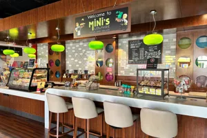 Mini's Lounge