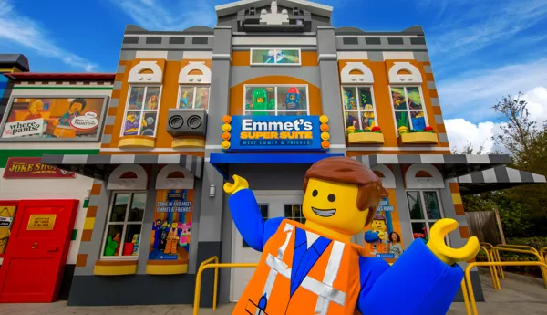 Emmet in front of Emmet's Super Suite